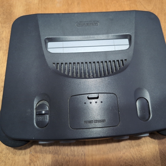 Nintendo 64 Console with cords - Picture 2 of 4
